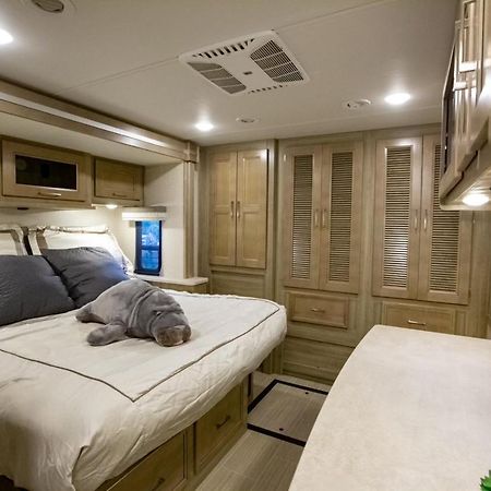River Safaris, Stationary Class A Motorcoach, Old ホモサッサ エクステリア 写真