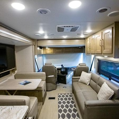 River Safaris, Stationary Class A Motorcoach, Old ホモサッサ エクステリア 写真