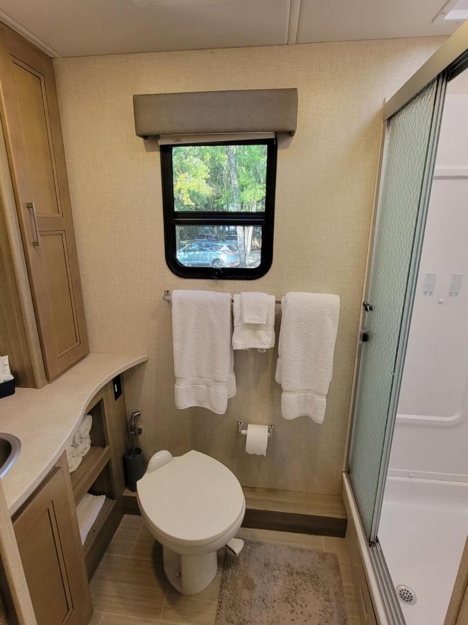 River Safaris, Stationary Class A Motorcoach, Old ホモサッサ エクステリア 写真