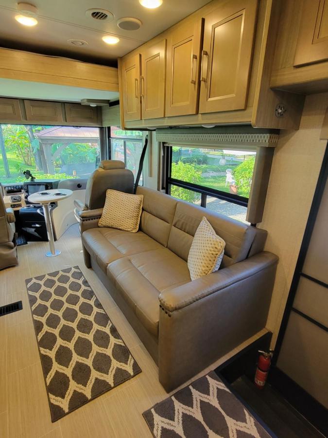 River Safaris, Stationary Class A Motorcoach, Old ホモサッサ エクステリア 写真