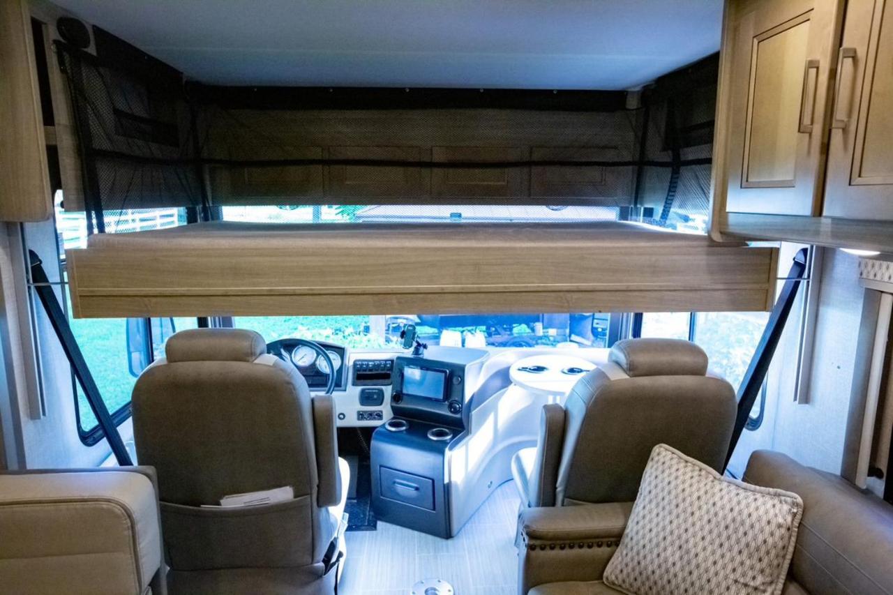 River Safaris, Stationary Class A Motorcoach, Old ホモサッサ エクステリア 写真